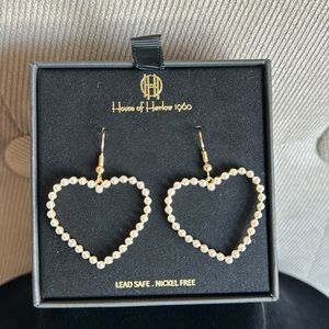 HOUSE OF HARLOW 1960 Pearl Heart Earrings NEW
